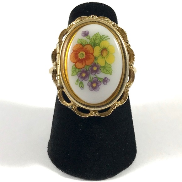 Avon Jewelry - Gorgeous Vintage Avon Flower Locket Ring Size 7